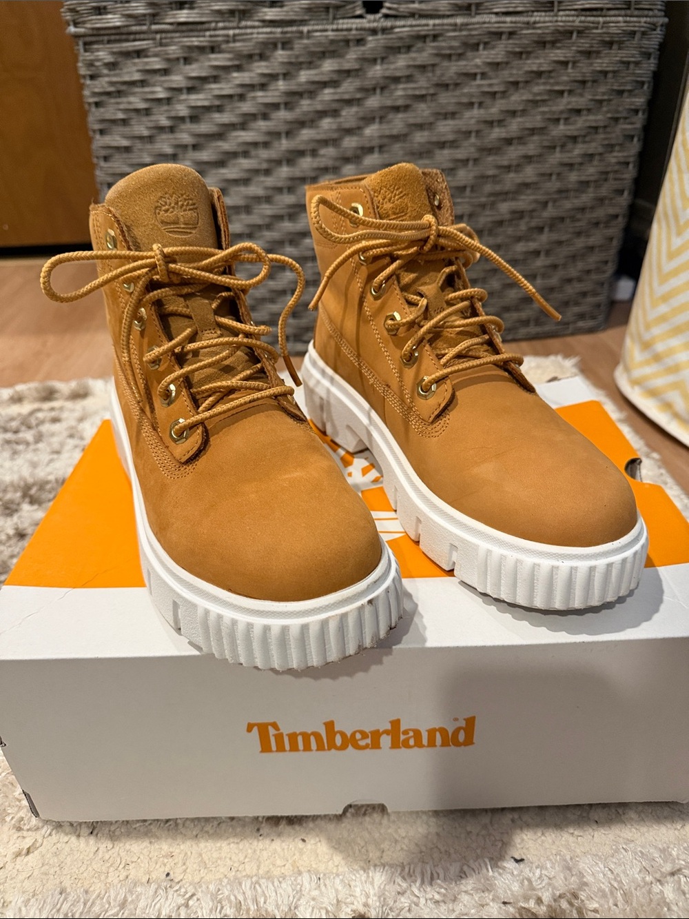 Timberland women Wheat Nubuck High-Top Boots with White Platform 8.5